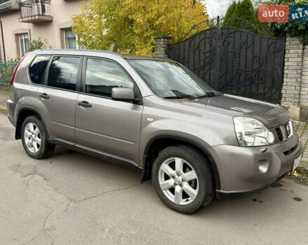 Серый Ниссан ИксТрейл, объемом двигателя 2 л и пробегом 159 тыс. км за 10000 $, фото 8 на Automoto.ua