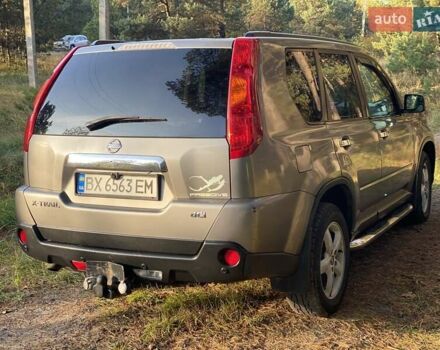 Серый Ниссан ИксТрейл, объемом двигателя 2 л и пробегом 272 тыс. км за 10000 $, фото 6 на Automoto.ua