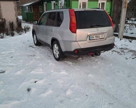 Сірий Ніссан ІксТрейл, об'ємом двигуна 2 л та пробігом 280 тис. км за 8000 $, фото 3 на Automoto.ua