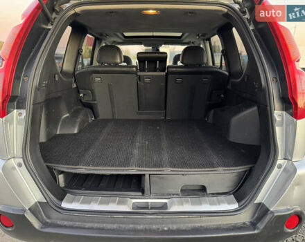 Серый Ниссан ИксТрейл, объемом двигателя 2.49 л и пробегом 260 тыс. км за 8499 $, фото 7 на Automoto.ua