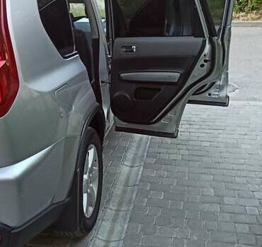 Серый Ниссан ИксТрейл, объемом двигателя 2 л и пробегом 220 тыс. км за 9800 $, фото 13 на Automoto.ua