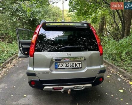 Серый Ниссан ИксТрейл, объемом двигателя 2 л и пробегом 290 тыс. км за 9800 $, фото 6 на Automoto.ua