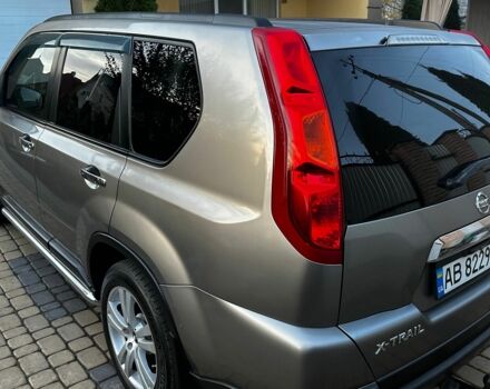 Сірий Ніссан ІксТрейл, об'ємом двигуна 2 л та пробігом 262 тис. км за 7999 $, фото 3 на Automoto.ua