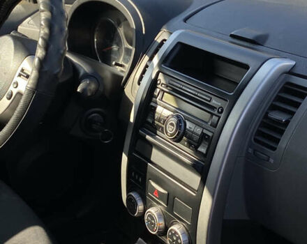 Серый Ниссан ИксТрейл, объемом двигателя 2.49 л и пробегом 220 тыс. км за 8500 $, фото 5 на Automoto.ua