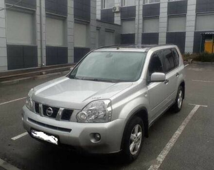 Сірий Ніссан ІксТрейл, об'ємом двигуна 2 л та пробігом 215 тис. км за 5999 $, фото 1 на Automoto.ua