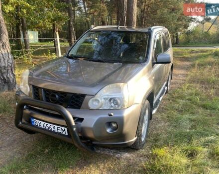 Серый Ниссан ИксТрейл, объемом двигателя 2 л и пробегом 272 тыс. км за 10000 $, фото 1 на Automoto.ua