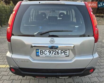 Серый Ниссан ИксТрейл, объемом двигателя 2 л и пробегом 172 тыс. км за 8500 $, фото 5 на Automoto.ua