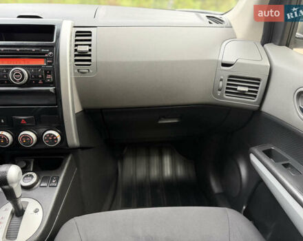 Серый Ниссан ИксТрейл, объемом двигателя 2 л и пробегом 240 тыс. км за 7600 $, фото 51 на Automoto.ua