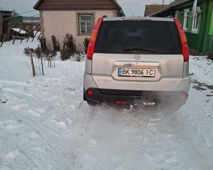 Сірий Ніссан ІксТрейл, об'ємом двигуна 2 л та пробігом 280 тис. км за 8000 $, фото 4 на Automoto.ua
