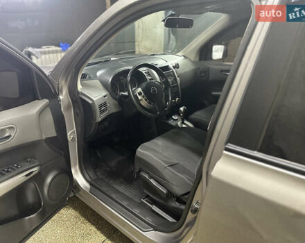 Серый Ниссан ИксТрейл, объемом двигателя 2 л и пробегом 262 тыс. км за 8900 $, фото 20 на Automoto.ua