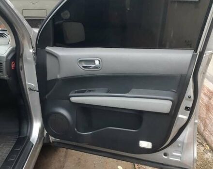 Серый Ниссан ИксТрейл, объемом двигателя 2.5 л и пробегом 261 тыс. км за 7500 $, фото 6 на Automoto.ua