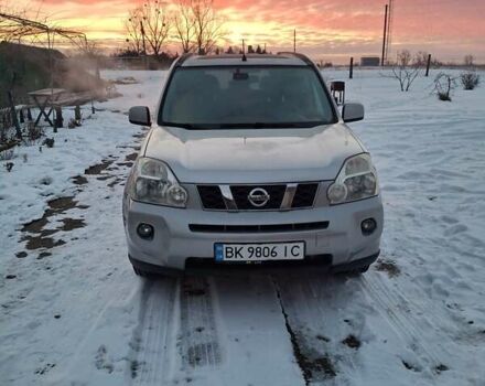 Сірий Ніссан ІксТрейл, об'ємом двигуна 2 л та пробігом 280 тис. км за 8000 $, фото 1 на Automoto.ua