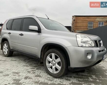 Серый Ниссан ИксТрейл, объемом двигателя 2 л и пробегом 235 тыс. км за 9500 $, фото 2 на Automoto.ua