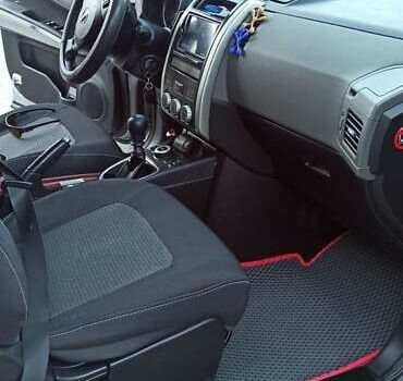 Серый Ниссан ИксТрейл, объемом двигателя 2 л и пробегом 220 тыс. км за 9800 $, фото 23 на Automoto.ua