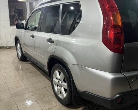 Сірий Ніссан ІксТрейл, об'ємом двигуна 2.5 л та пробігом 175 тис. км за 7600 $, фото 2 на Automoto.ua