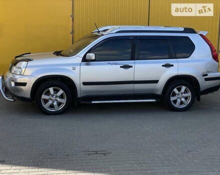 Серый Ниссан ИксТрейл, объемом двигателя 2 л и пробегом 215 тыс. км за 8000 $, фото 1 на Automoto.ua