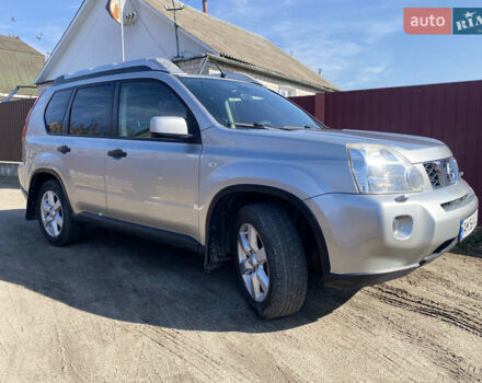 Серый Ниссан ИксТрейл, объемом двигателя 2.49 л и пробегом 220 тыс. км за 8500 $, фото 2 на Automoto.ua