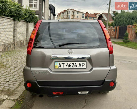 Серый Ниссан ИксТрейл, объемом двигателя 2 л и пробегом 159 тыс. км за 10000 $, фото 5 на Automoto.ua