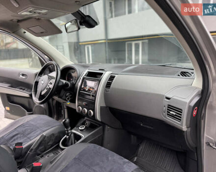 Серый Ниссан ИксТрейл, объемом двигателя 2 л и пробегом 326 тыс. км за 8650 $, фото 11 на Automoto.ua