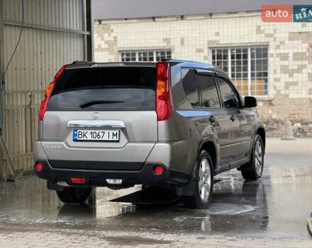 Сірий Ніссан ІксТрейл, об'ємом двигуна 2 л та пробігом 238 тис. км за 9400 $, фото 3 на Automoto.ua