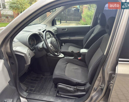 Серый Ниссан ИксТрейл, объемом двигателя 2 л и пробегом 159 тыс. км за 10000 $, фото 11 на Automoto.ua