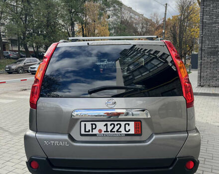 Серый Ниссан ИксТрейл, объемом двигателя 2 л и пробегом 229 тыс. км за 10100 $, фото 7 на Automoto.ua