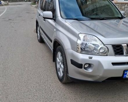 Сірий Ніссан ІксТрейл, об'ємом двигуна 2.5 л та пробігом 179 тис. км за 10500 $, фото 1 на Automoto.ua