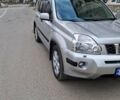 Сірий Ніссан ІксТрейл, об'ємом двигуна 2.5 л та пробігом 179 тис. км за 10500 $, фото 1 на Automoto.ua