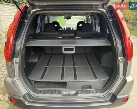 Серый Ниссан ИксТрейл, объемом двигателя 2 л и пробегом 159 тыс. км за 10000 $, фото 15 на Automoto.ua