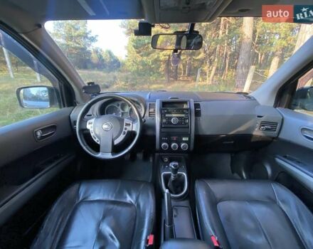 Серый Ниссан ИксТрейл, объемом двигателя 2 л и пробегом 272 тыс. км за 10000 $, фото 23 на Automoto.ua