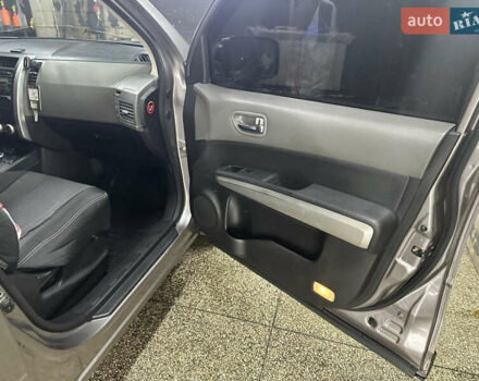 Серый Ниссан ИксТрейл, объемом двигателя 2 л и пробегом 262 тыс. км за 8900 $, фото 11 на Automoto.ua