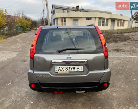 Серый Ниссан ИксТрейл, объемом двигателя 2 л и пробегом 213 тыс. км за 7200 $, фото 5 на Automoto.ua