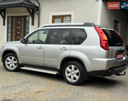 Сірий Ніссан ІксТрейл, об'ємом двигуна 2 л та пробігом 228 тис. км за 10250 $, фото 2 на Automoto.ua