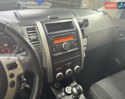 Серый Ниссан ИксТрейл, объемом двигателя 2 л и пробегом 262 тыс. км за 8900 $, фото 6 на Automoto.ua