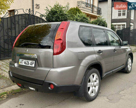 Серый Ниссан ИксТрейл, объемом двигателя 2 л и пробегом 159 тыс. км за 10000 $, фото 6 на Automoto.ua