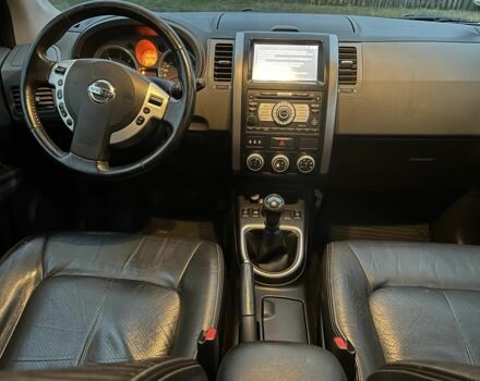 Серый Ниссан ИксТрейл, объемом двигателя 2 л и пробегом 256 тыс. км за 5799 $, фото 3 на Automoto.ua