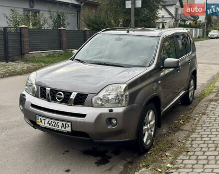 Серый Ниссан ИксТрейл, объемом двигателя 2 л и пробегом 159 тыс. км за 10000 $, фото 1 на Automoto.ua