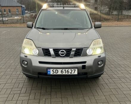 Сірий Ніссан ІксТрейл, об'ємом двигуна 2 л та пробігом 209 тис. км за 5200 $, фото 1 на Automoto.ua