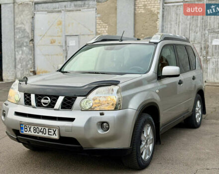 Серый Ниссан ИксТрейл, объемом двигателя 2 л и пробегом 240 тыс. км за 7600 $, фото 4 на Automoto.ua