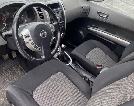 Серый Ниссан ИксТрейл, объемом двигателя 2 л и пробегом 235 тыс. км за 9500 $, фото 24 на Automoto.ua