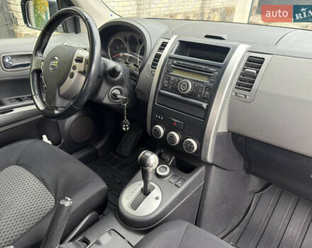 Серый Ниссан ИксТрейл, объемом двигателя 2 л и пробегом 159 тыс. км за 10000 $, фото 20 на Automoto.ua