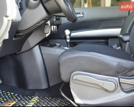 Серый Ниссан ИксТрейл, объемом двигателя 2 л и пробегом 180 тыс. км за 9500 $, фото 5 на Automoto.ua