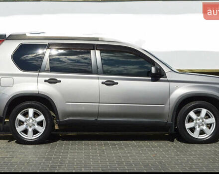 Серый Ниссан ИксТрейл, объемом двигателя 2 л и пробегом 180 тыс. км за 9500 $, фото 1 на Automoto.ua