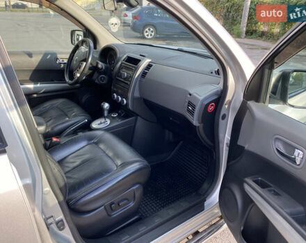 Серый Ниссан ИксТрейл, объемом двигателя 2.49 л и пробегом 226 тыс. км за 8300 $, фото 12 на Automoto.ua