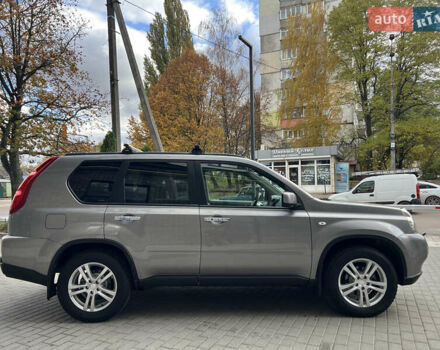 Серый Ниссан ИксТрейл, объемом двигателя 2 л и пробегом 229 тыс. км за 10100 $, фото 5 на Automoto.ua