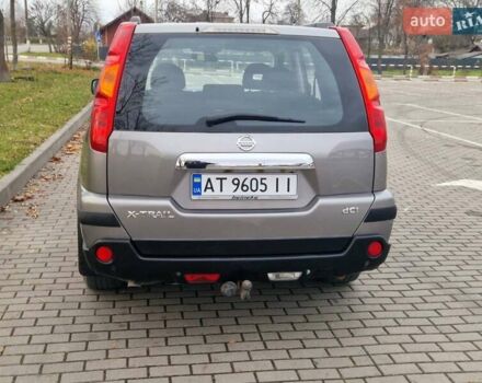 Сірий Ніссан ІксТрейл, об'ємом двигуна 2 л та пробігом 212 тис. км за 9900 $, фото 5 на Automoto.ua