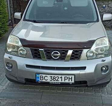 Серый Ниссан ИксТрейл, объемом двигателя 2 л и пробегом 220 тыс. км за 9800 $, фото 9 на Automoto.ua