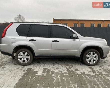 Серый Ниссан ИксТрейл, объемом двигателя 2 л и пробегом 235 тыс. км за 9500 $, фото 10 на Automoto.ua