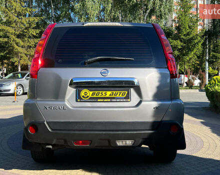 Серый Ниссан ИксТрейл, объемом двигателя 2 л и пробегом 220 тыс. км за 10800 $, фото 5 на Automoto.ua