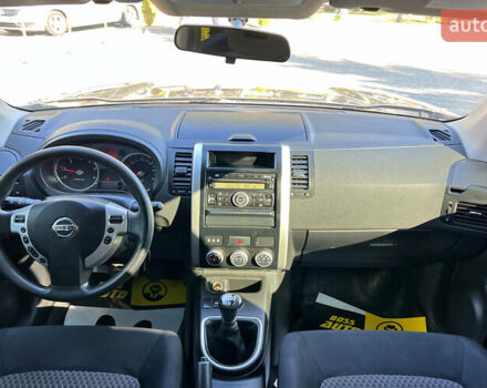 Серый Ниссан ИксТрейл, объемом двигателя 2 л и пробегом 220 тыс. км за 10800 $, фото 17 на Automoto.ua